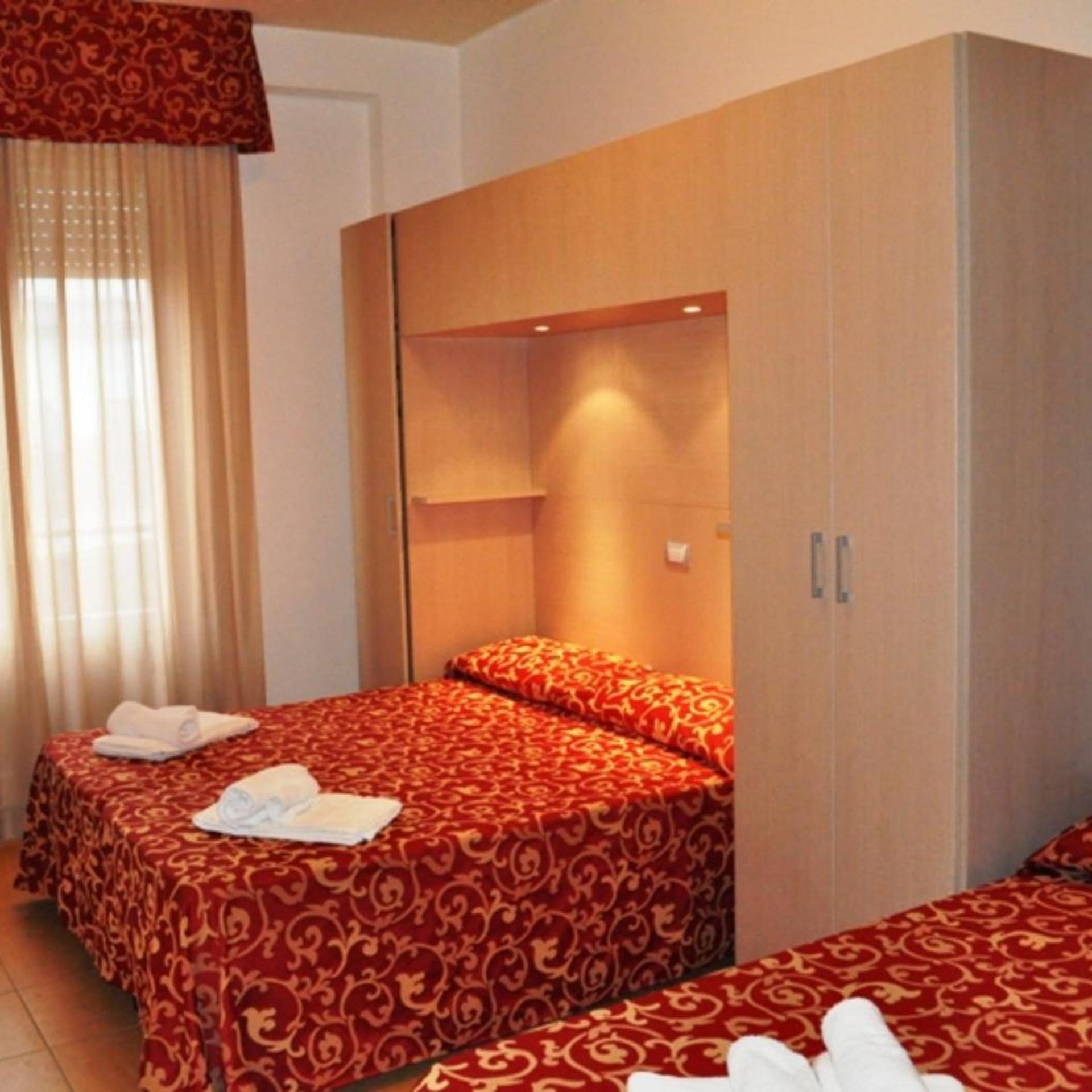 غرفة قياسية ثلاثية، Mimosa Hotel 2/5