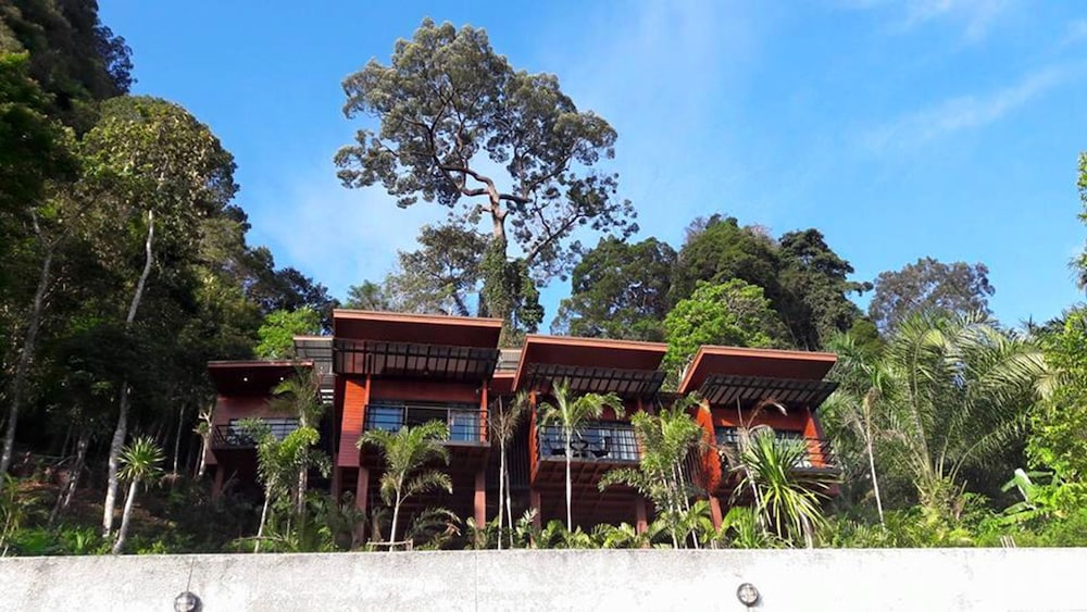 Blue Mountain Phangnga Resort 3/21