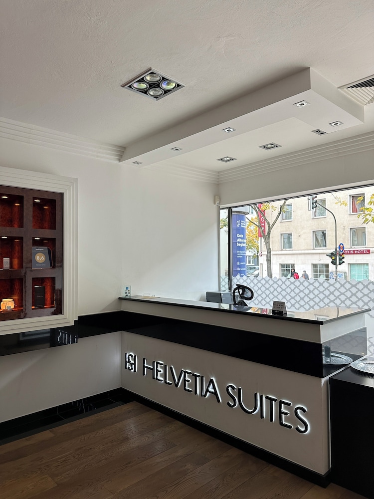 Helvetia Suites 3/52