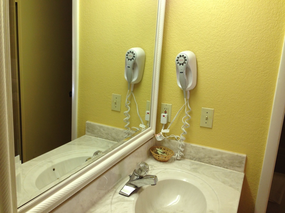 Super 8 by Wyndham Downtown Gatlinburg at Convention Center 20/23