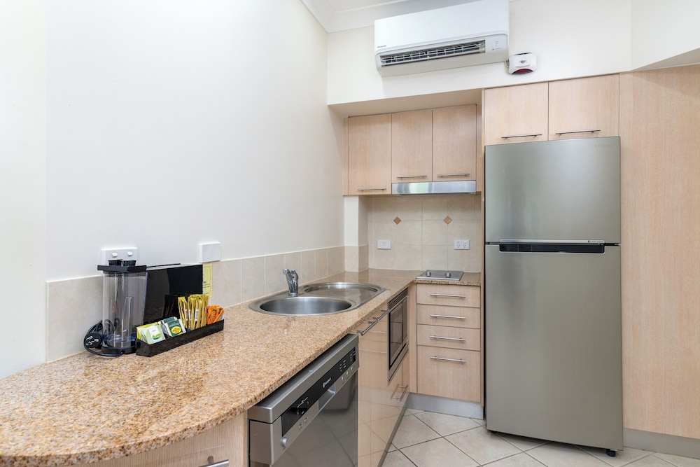 Meridian Port Douglas 58/70