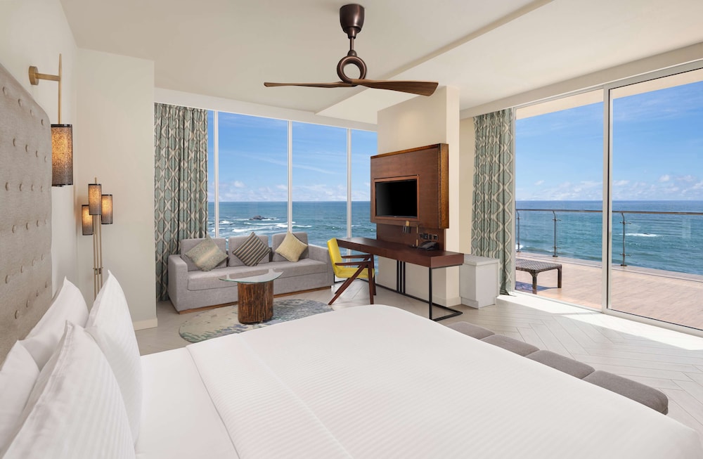 جناح جونيور بسرير كينج بإطلالة على البحر، Radisson Blu Resort Galle 4/7