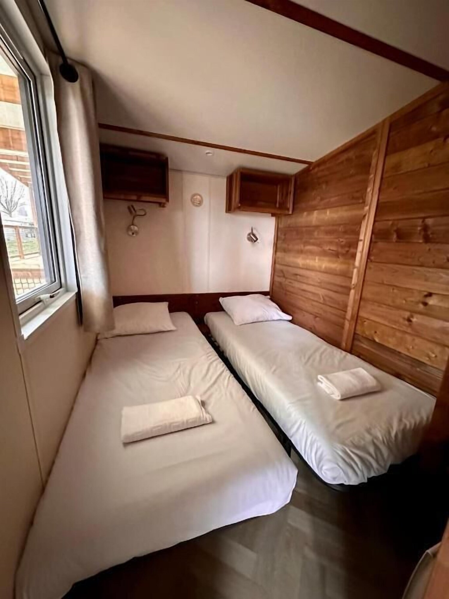 Comfort, Chalet, 1 Double and 4 Single Beds