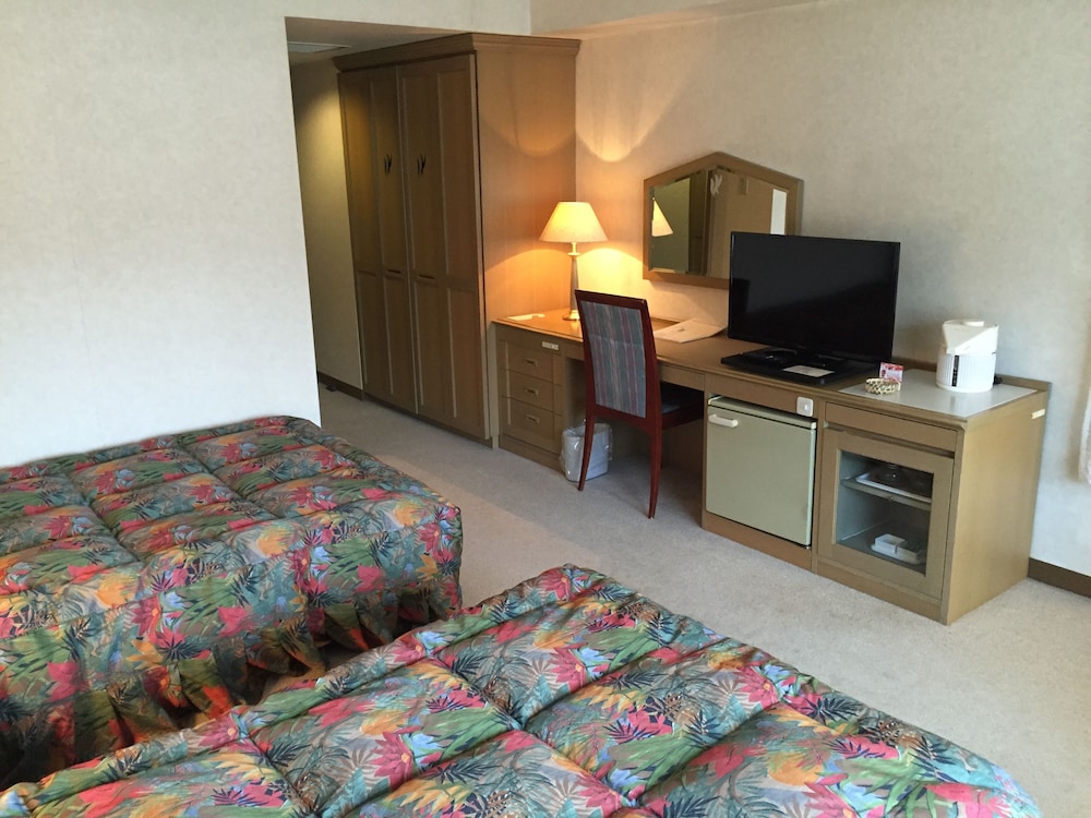 Breezbay Hotel & Resort Gero 64/77