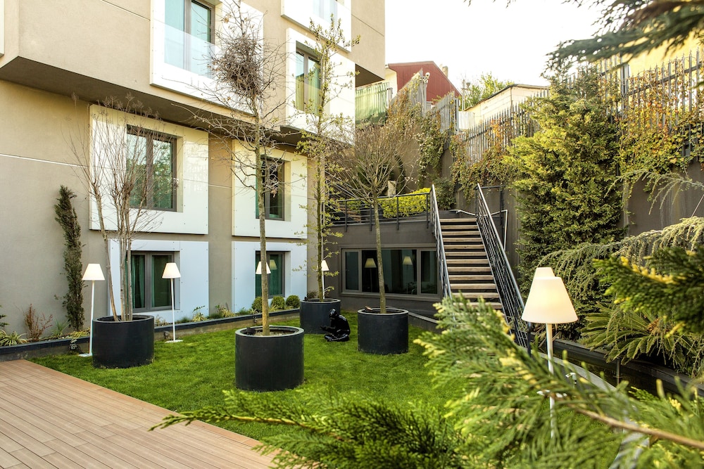 The City Suites 58/61