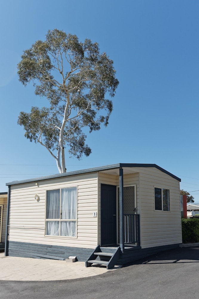 Crestview Tourist Park 64/74