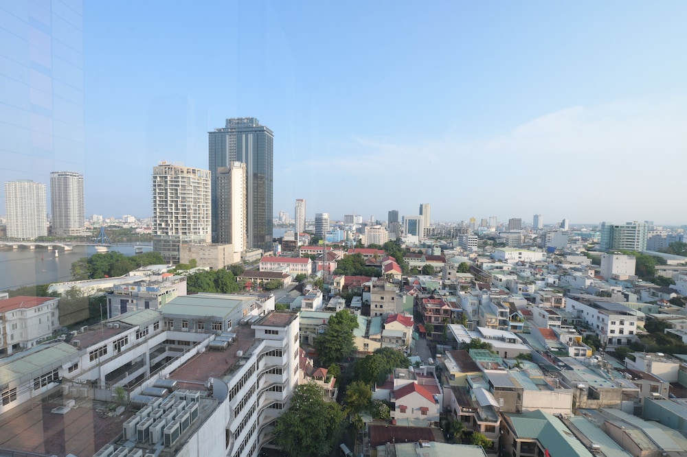 Da Nang Petro Hotel 63/71