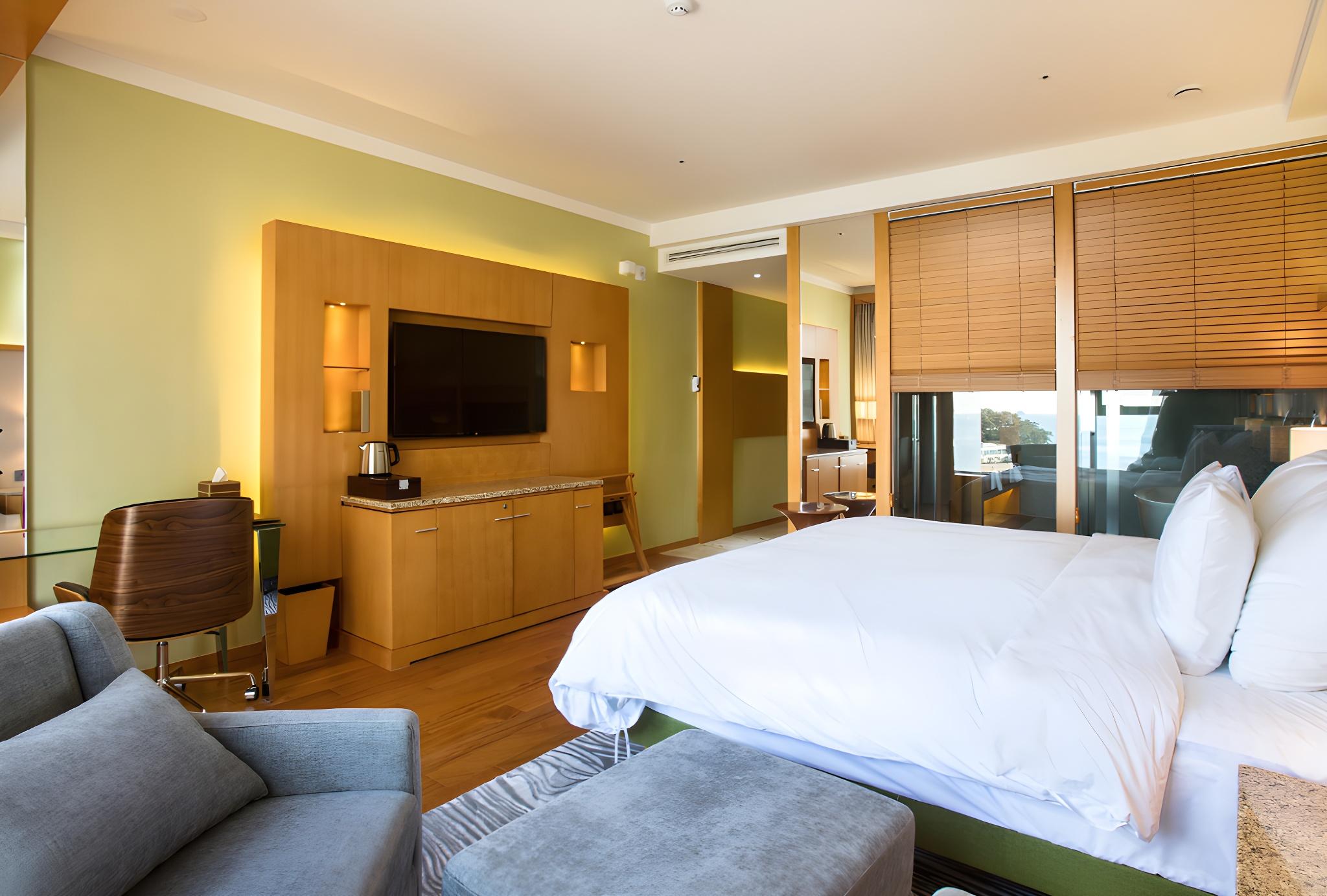 Deluxe, King Bed, Rooftop Pool