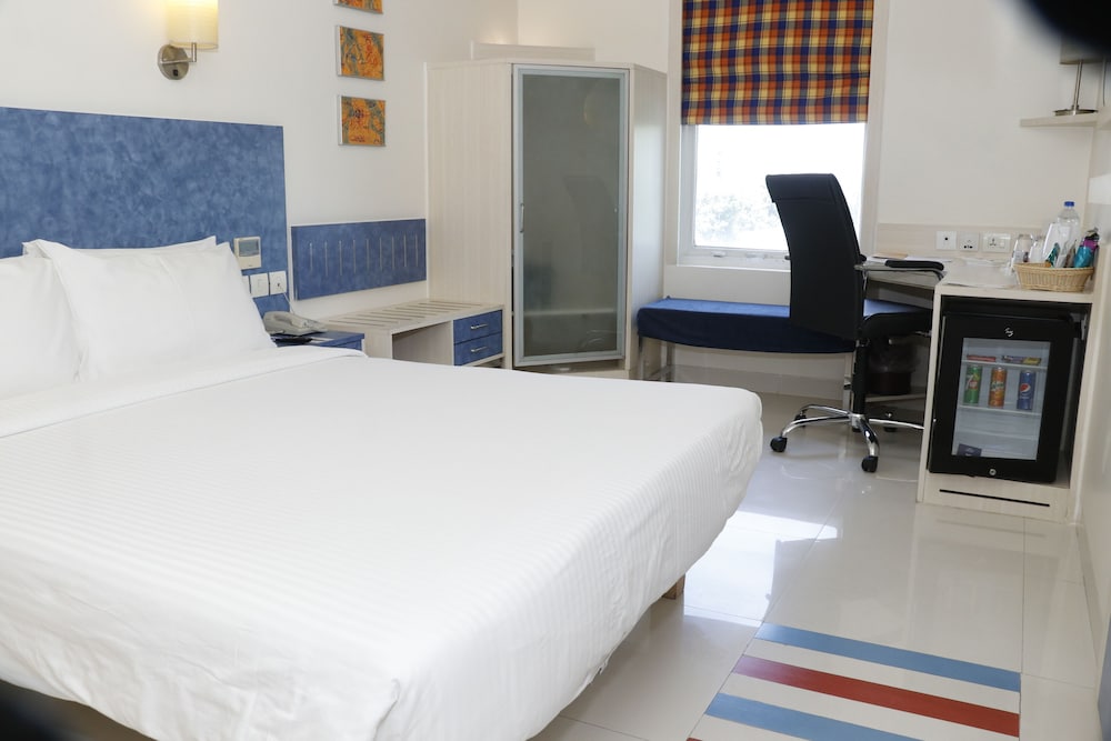 HOMETEL CHANDIGARH 13/45