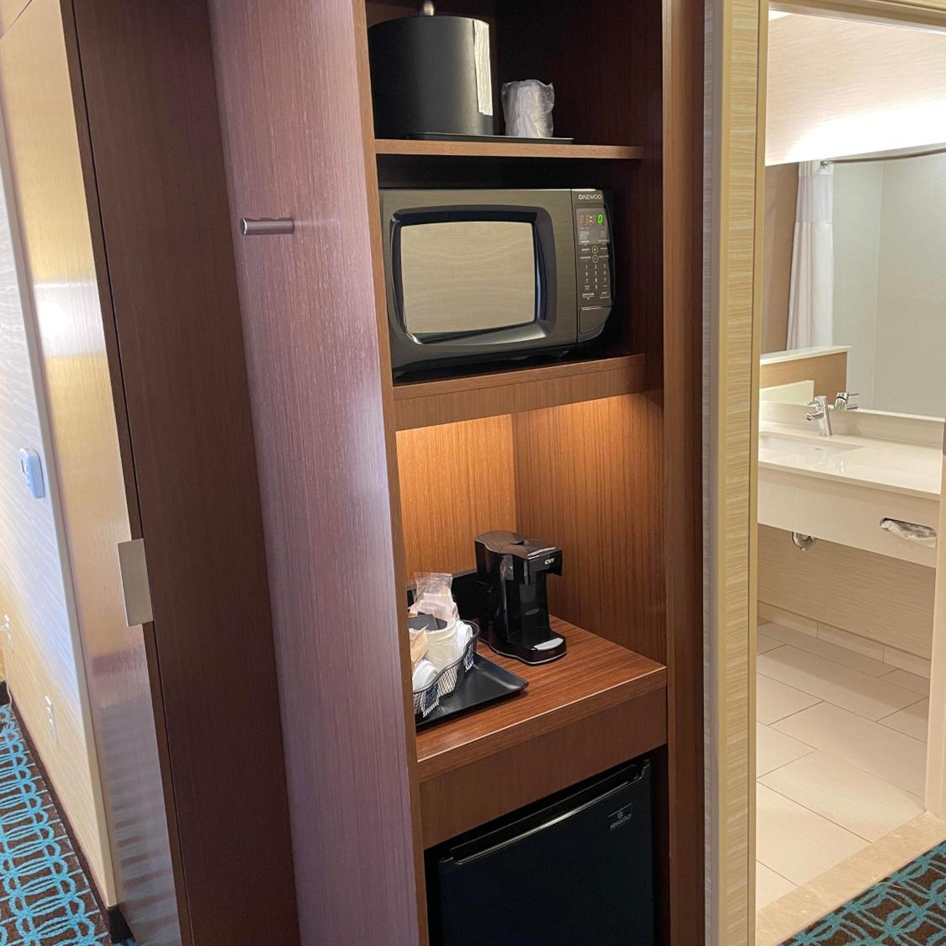 جناح تنفيذي بسرير كينج مع أريكة، Fairfield Inn & Suites By Marriott Poplar Bluff 6/7