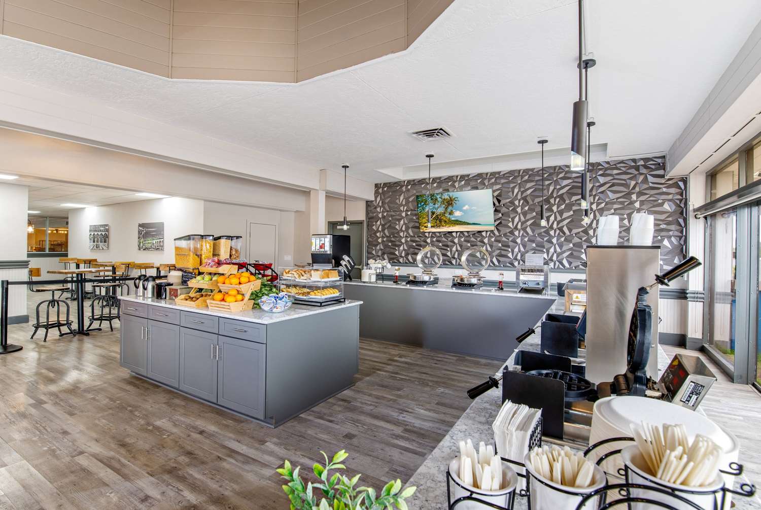 Ramada by Wyndham Sarasota Waterfront 45/71