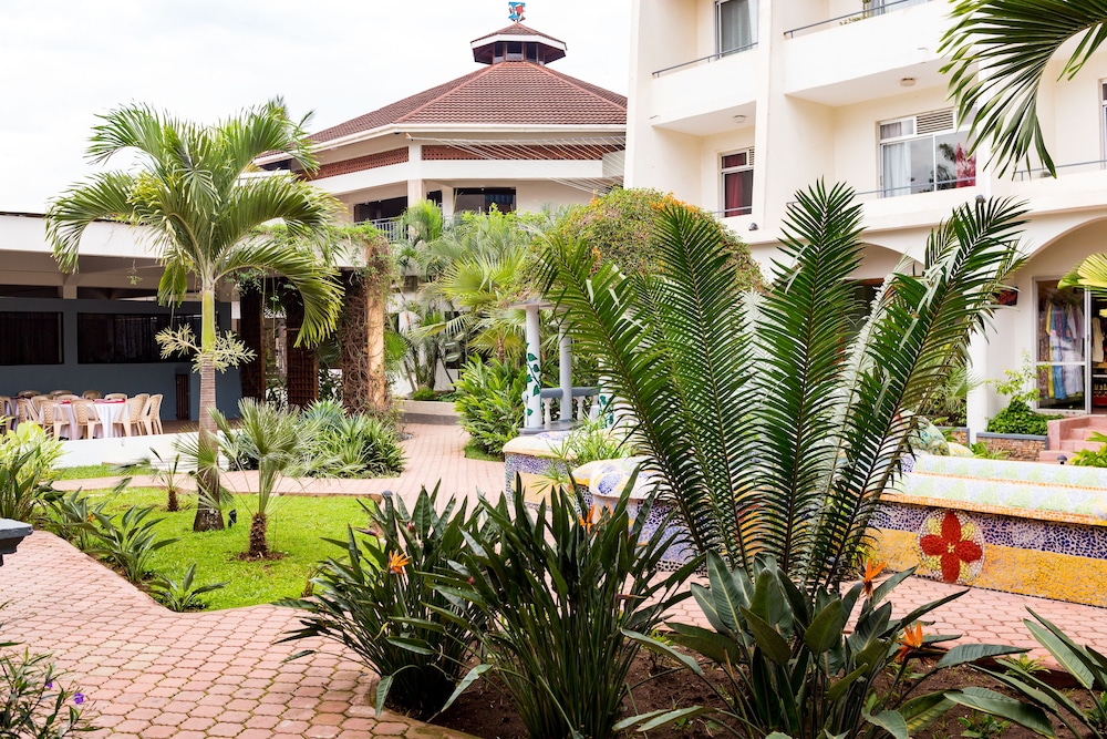Fairway Hotel and Spa 43/47