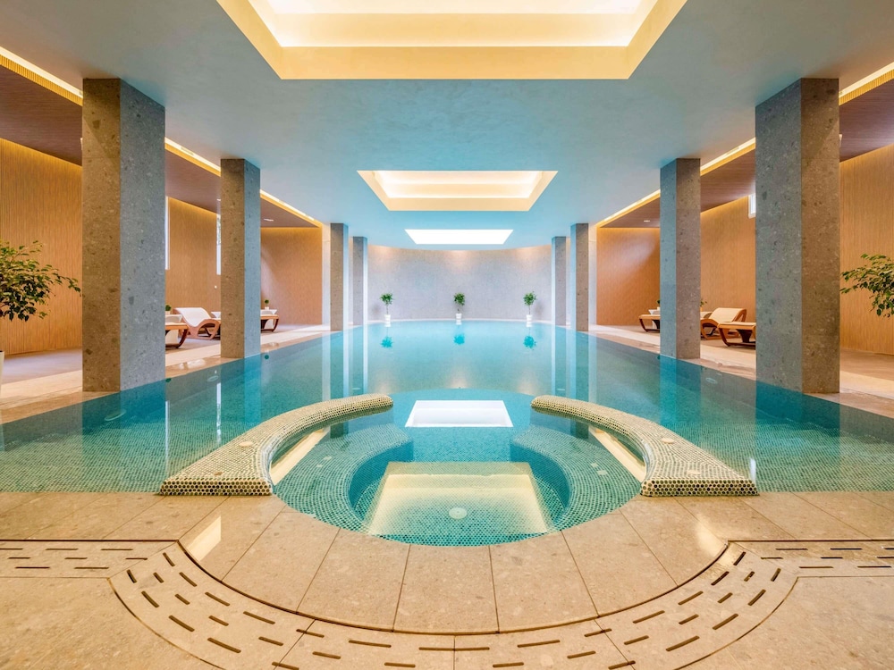 swimming pool spa
