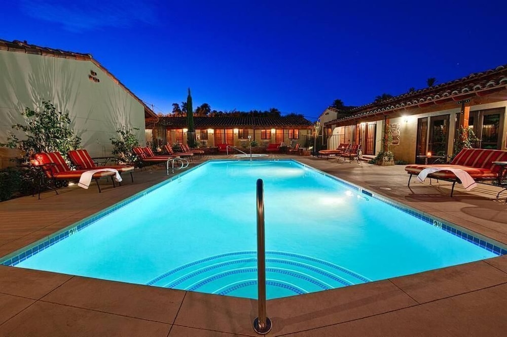 Los Arboles Hotel 24/50