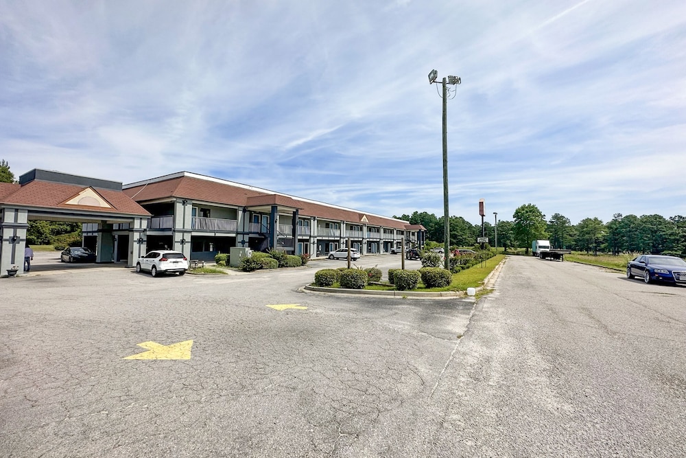 Executive Inn By OYO Ridgeway I-77 17/21