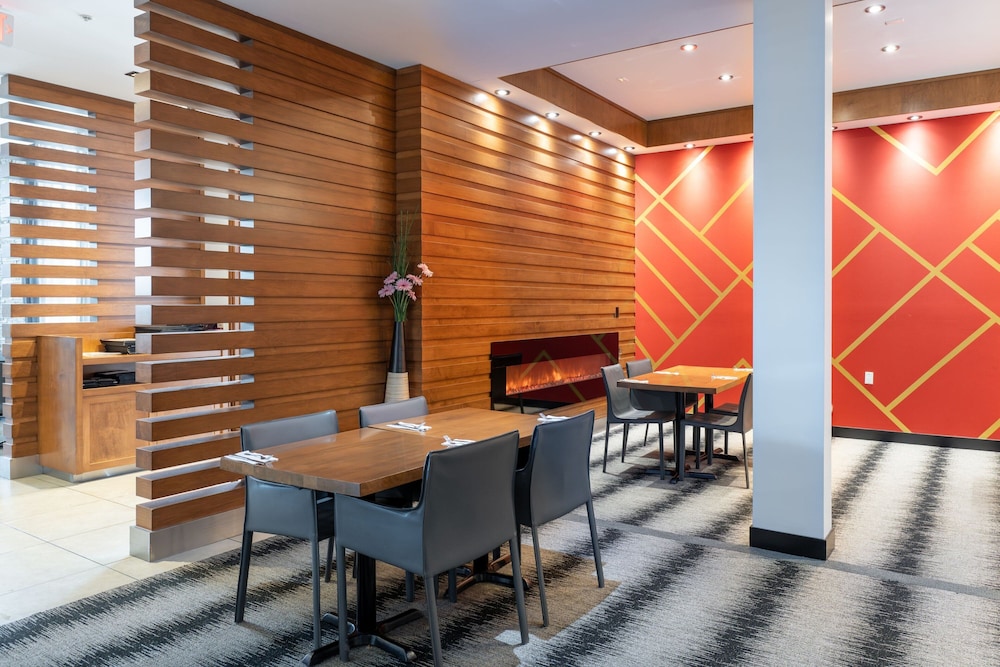 Four Points by Sheraton Edmonton International Airport 8/55