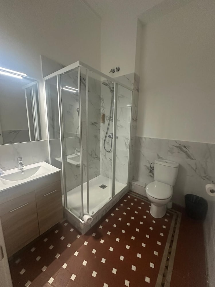 Hostal Balmes Centro 46/50
