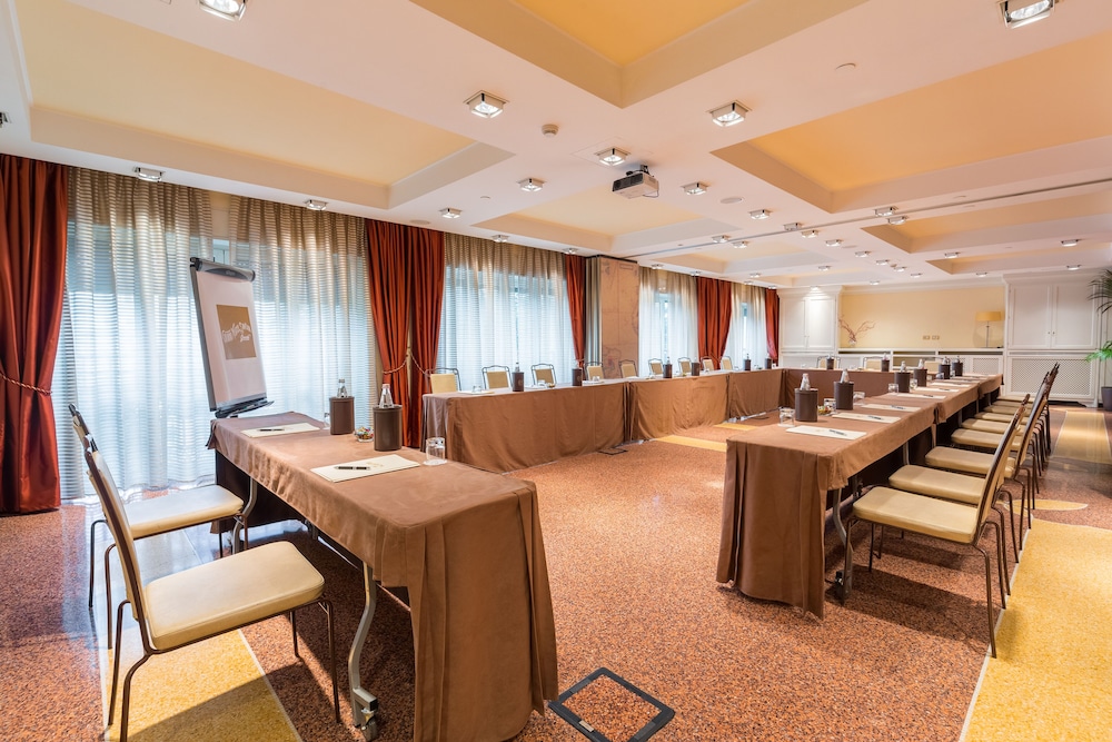Continental Genova Hotel 48/64