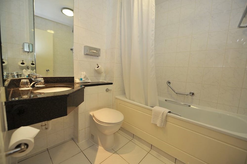Airport Inn Manchester Hotel and Spa 18/71