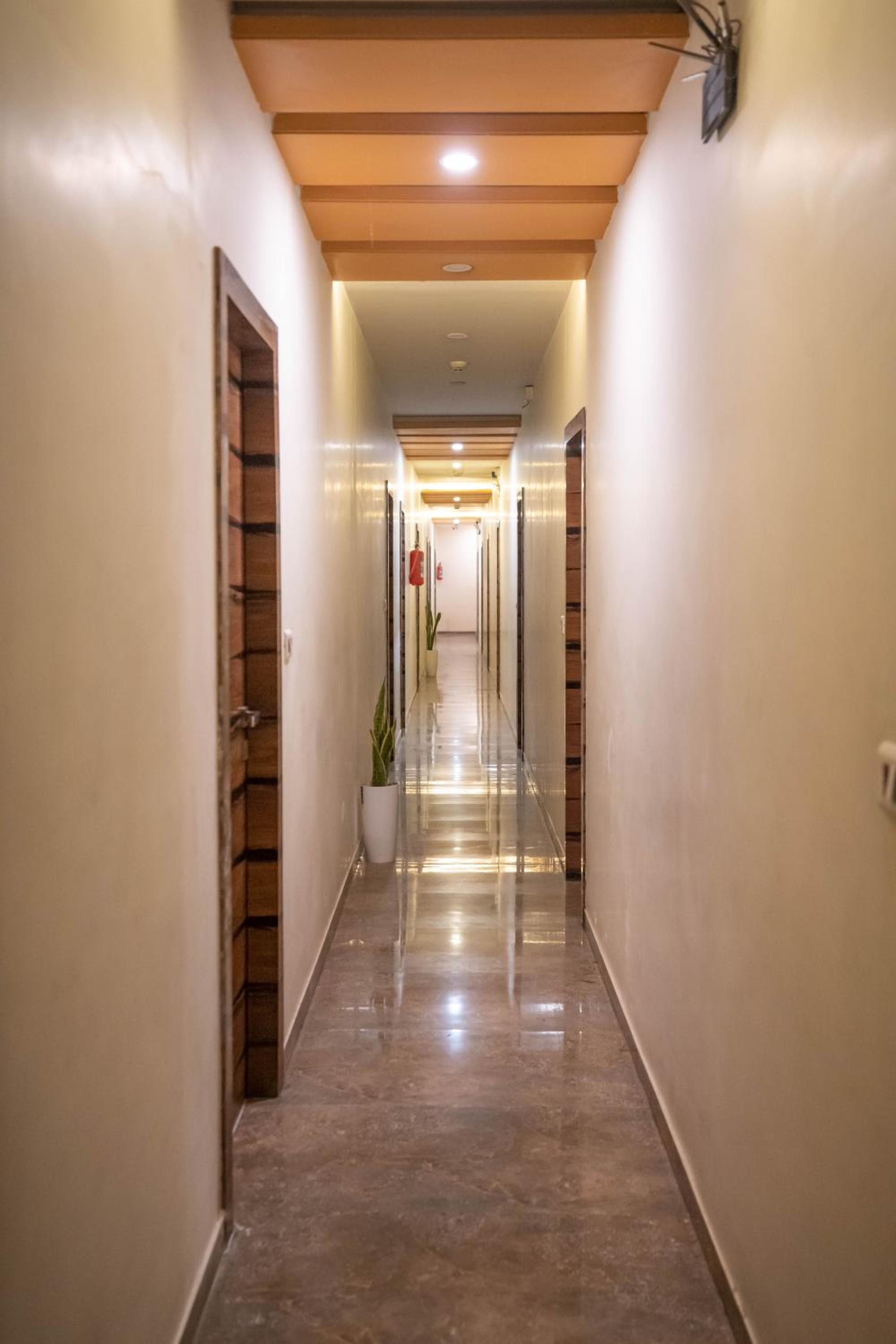 Hotel Royce Executive, Near US Consulate 20/28