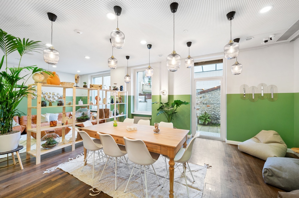 Becozy Self Check-in & Pop-up Hotel 36/52