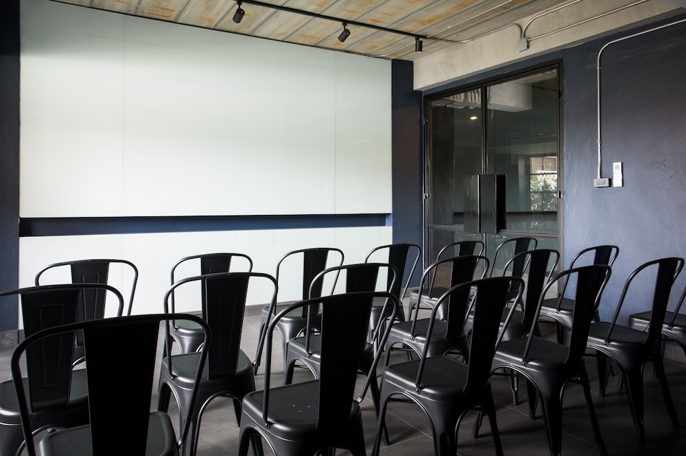 Theorie Hotel Sukhumvit 107 by Tolani 26/35