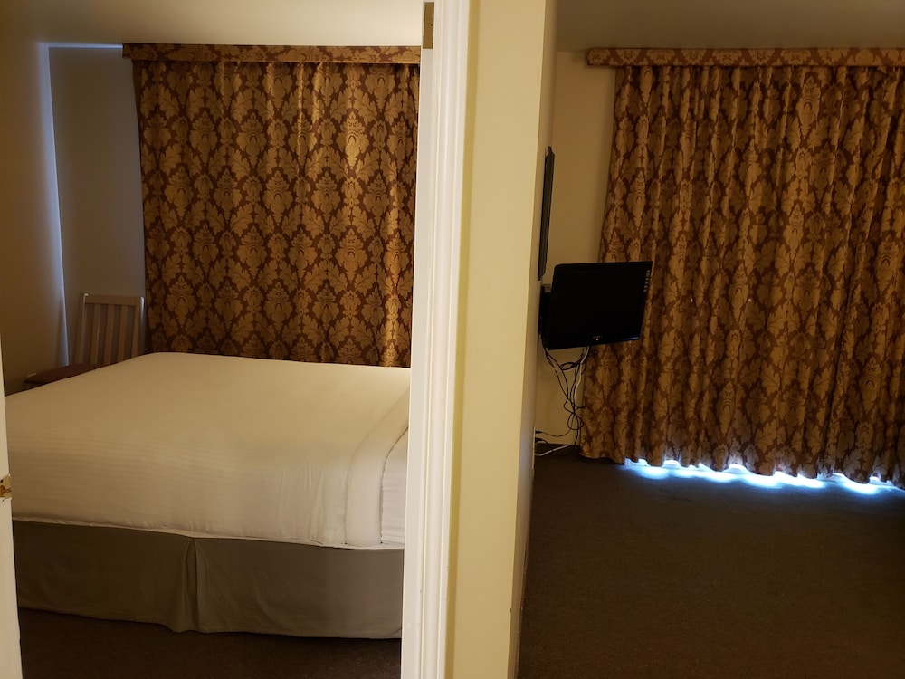 Shemron Suites Hotel 9/28