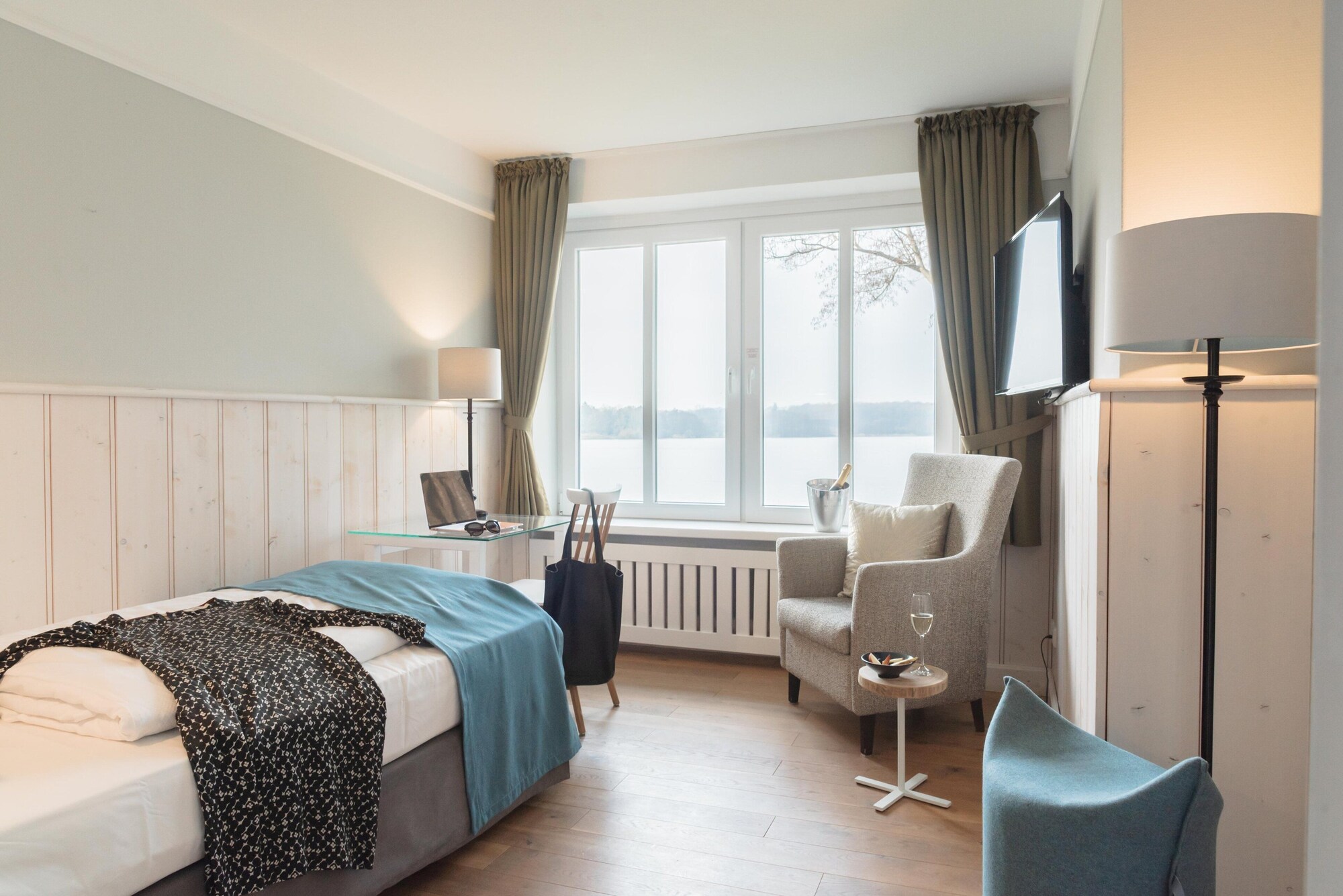 Standard, Single, Single Bed