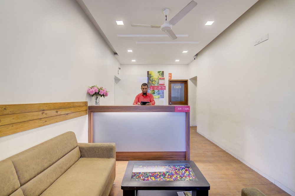 Oyo 11693 Hotel Sunshine 2/16