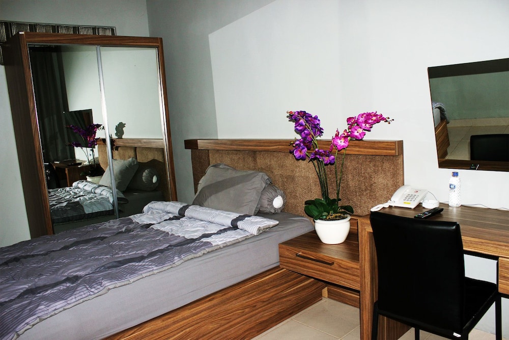 Super OYO Collection O 92277 Setra Priangan Guest House 28/39