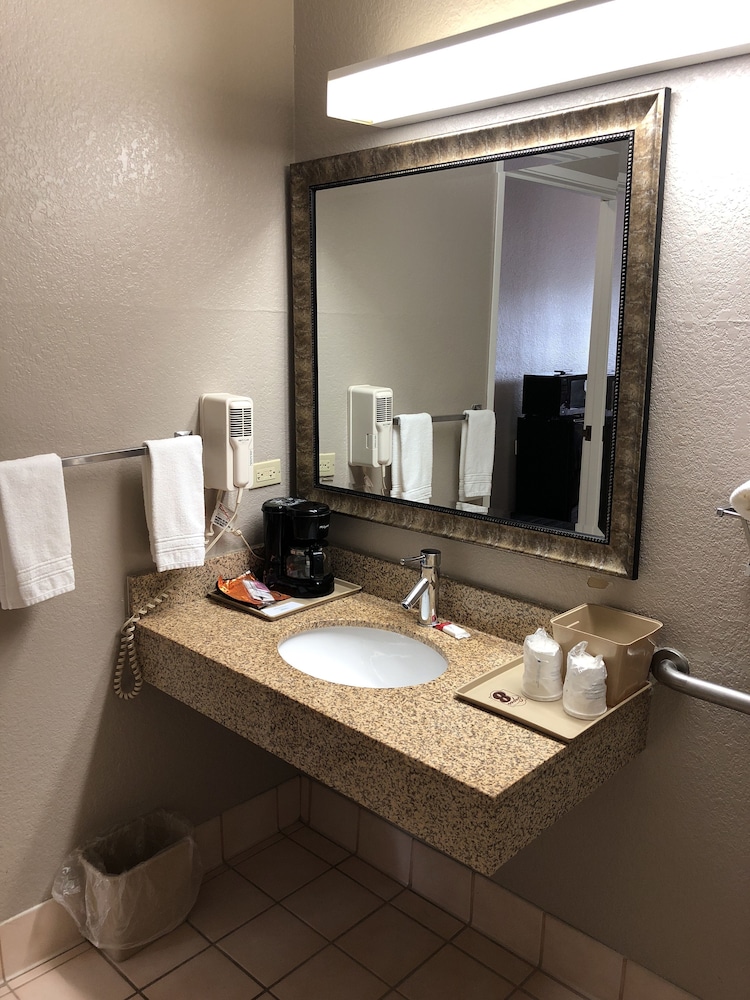 Super 8 By Wyndham Aurora/Naperville Area 22/39