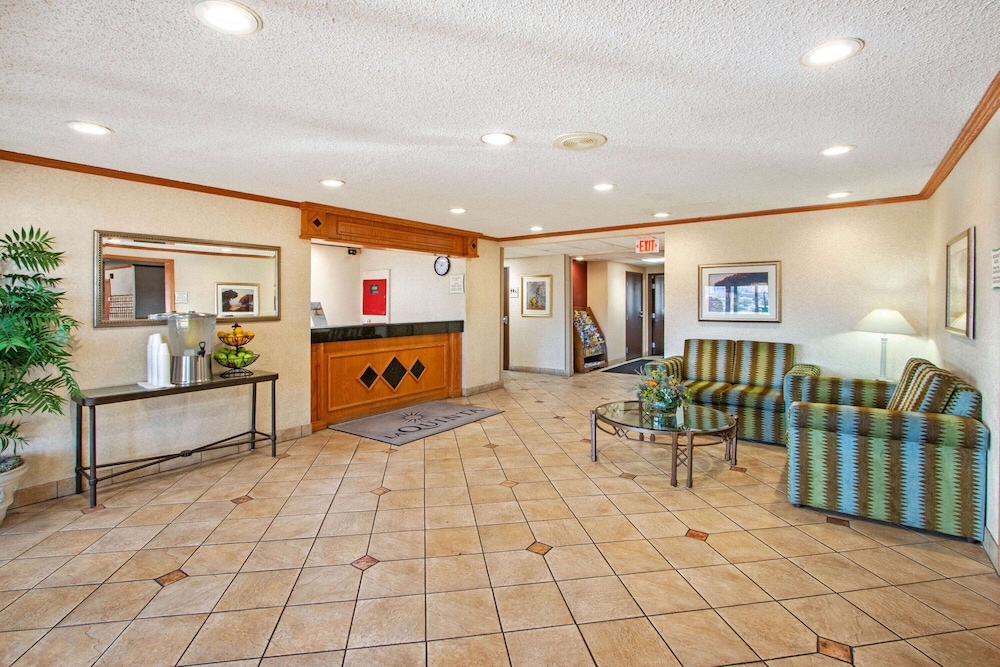 La Quinta Inn & Suites by Wyndham Albuquerque Journal Ctr NW 8/49