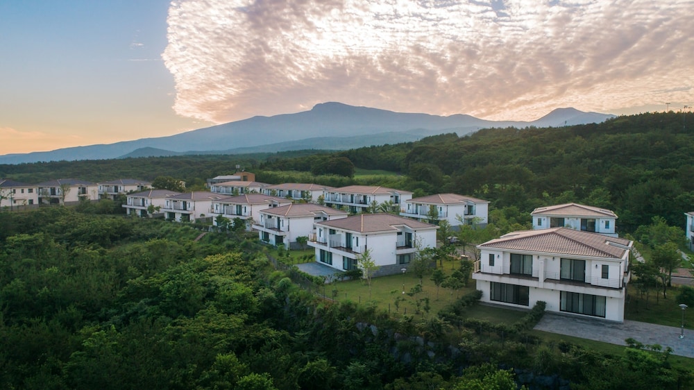 Kylin Villa Resort 54/59