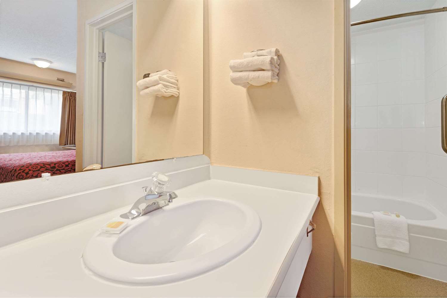 Days Inn by Wyndham Overland Park/Metcalf/Convention Center 14/14