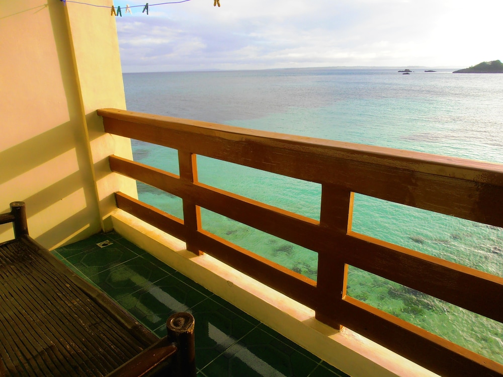 BLUE CORALS BEACH RESORT 34/66