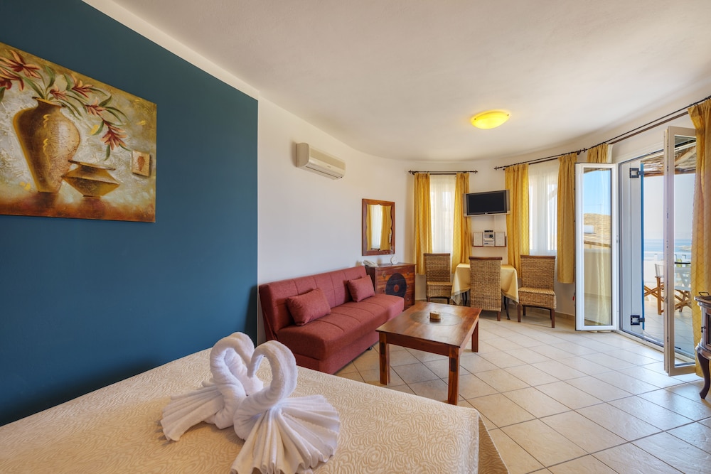 Sunrise Beach Suites 7/50