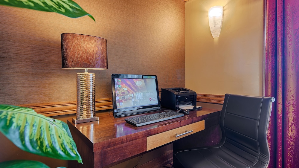 Baymont by Wyndham Brooklyn Center 40/40