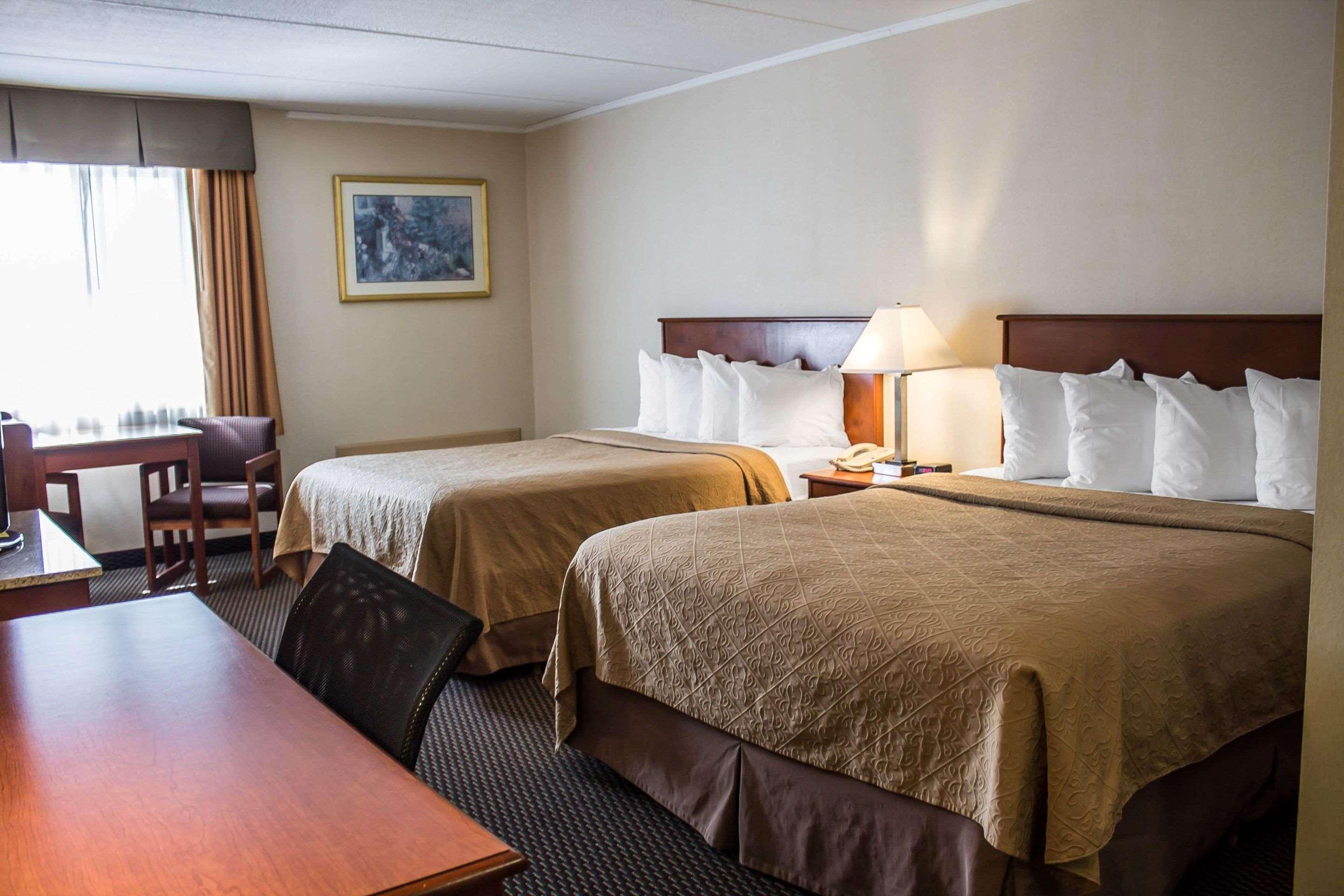 غرفة بسريرين كوين، Rodeway Inn & Suites Youngstown 2/2