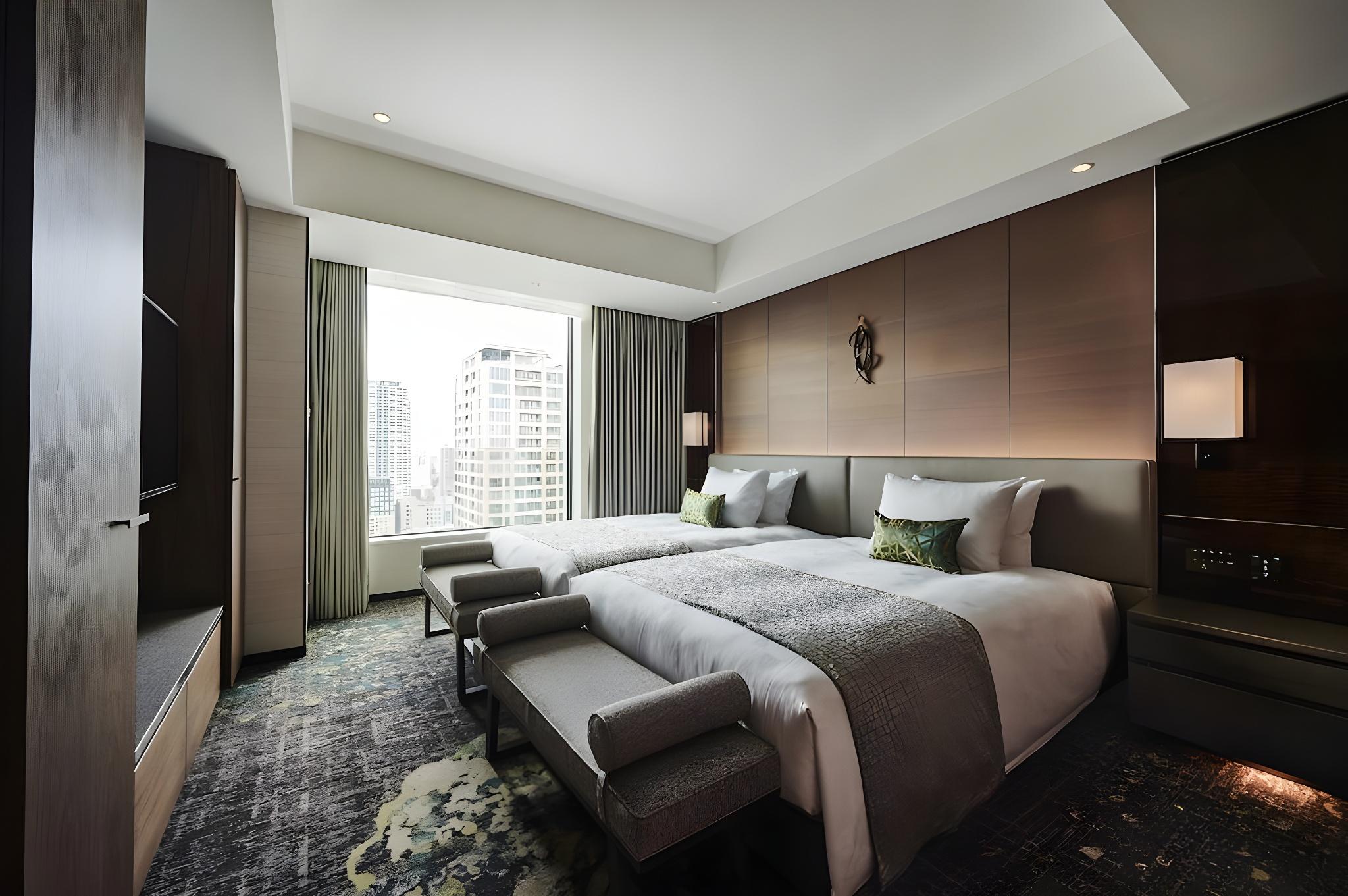 Suite, Executive Level, Lounge Access