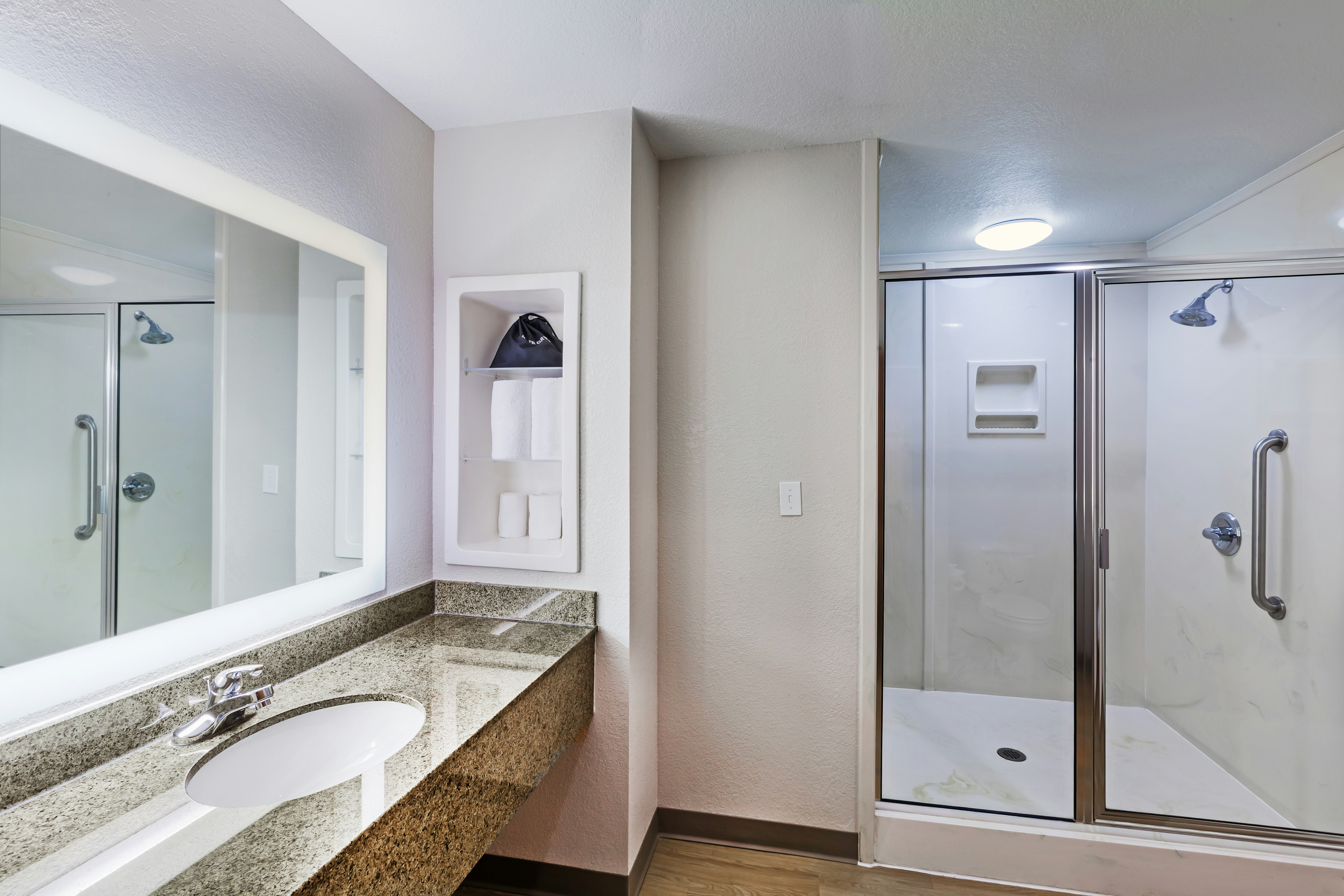 Holiday Inn Express Hotel and Suites Tulsa S Broken Arrow Hwy 51 80/80