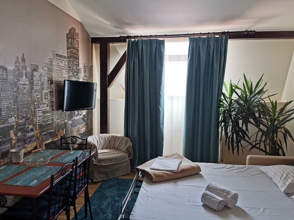 PRINCE RESIDENCE(FORMERLY VESUVIO PRICE RESIDENCE APARTHOTEL) 32/75