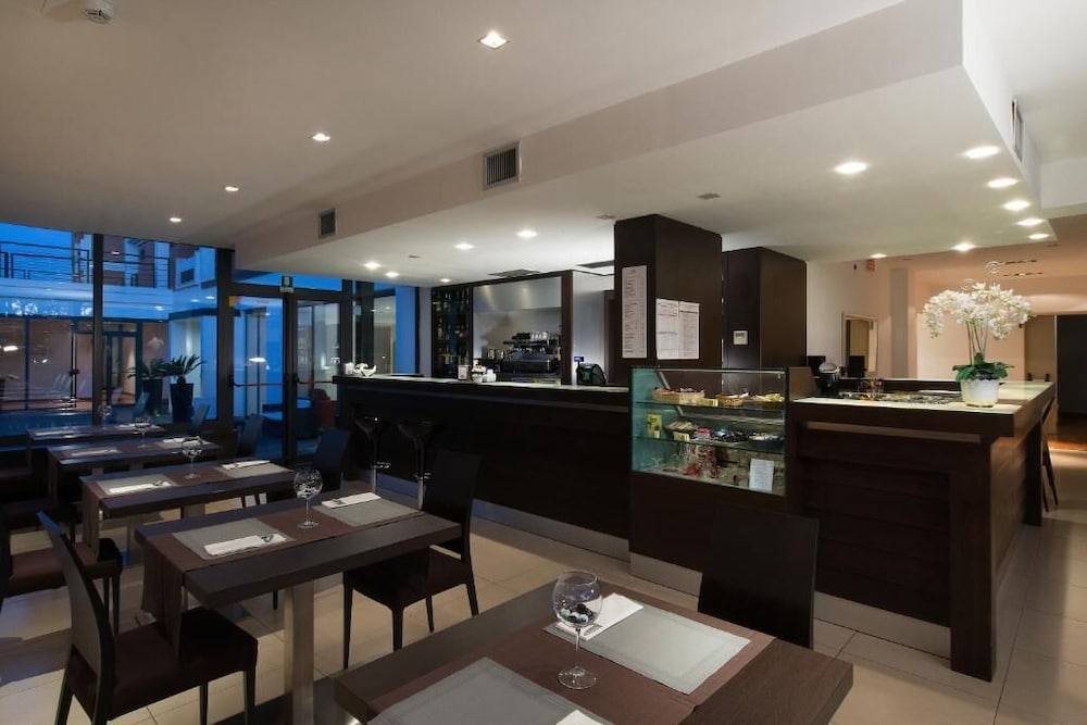 Garden Hotel 26/44