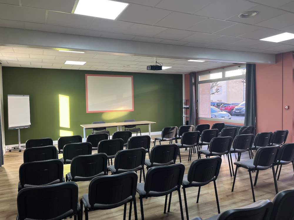 Brit Hotel Guingamp L Armor 38/50