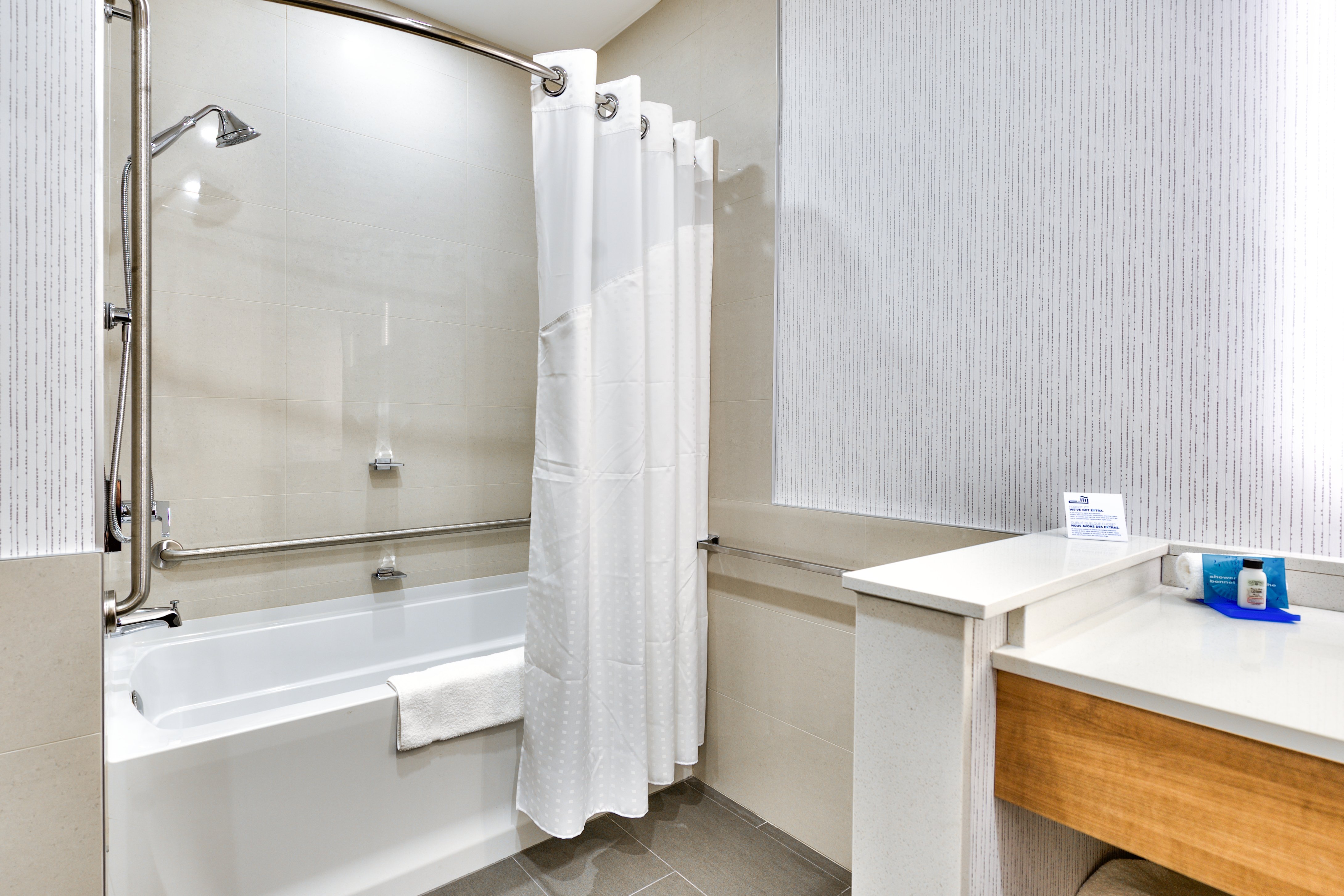 Holiday Inn Express Suites Trois Rivieres Ouest 71/72