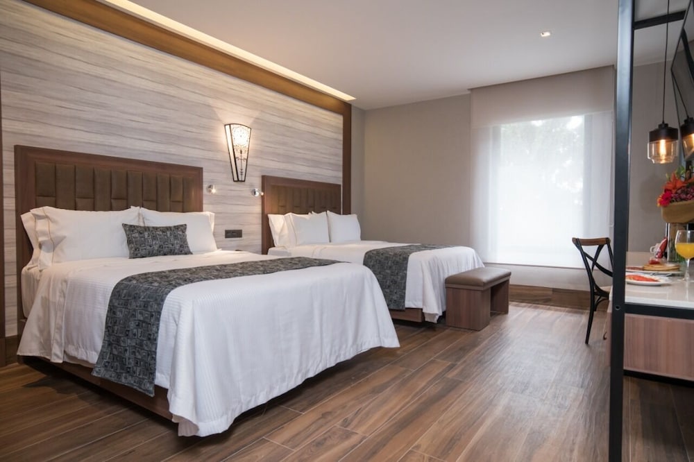 DELUXE, DOUBLE BED