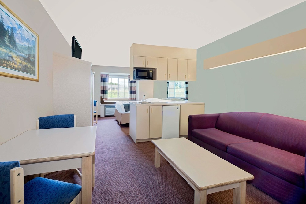 Microtel Inn And Suites Joplin 15/19