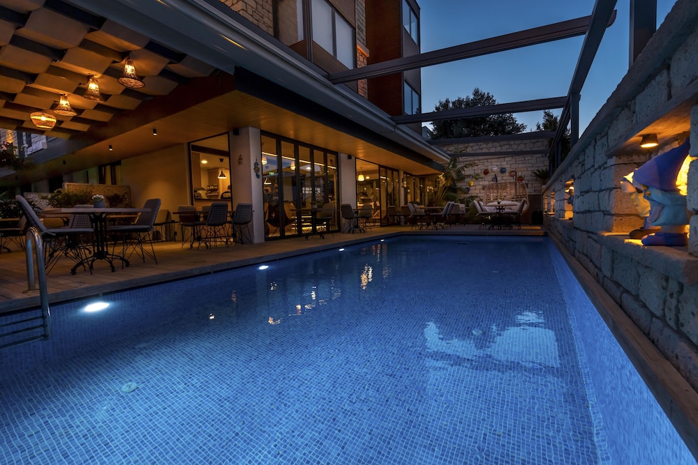 Yerli Otel Alacati 24/37