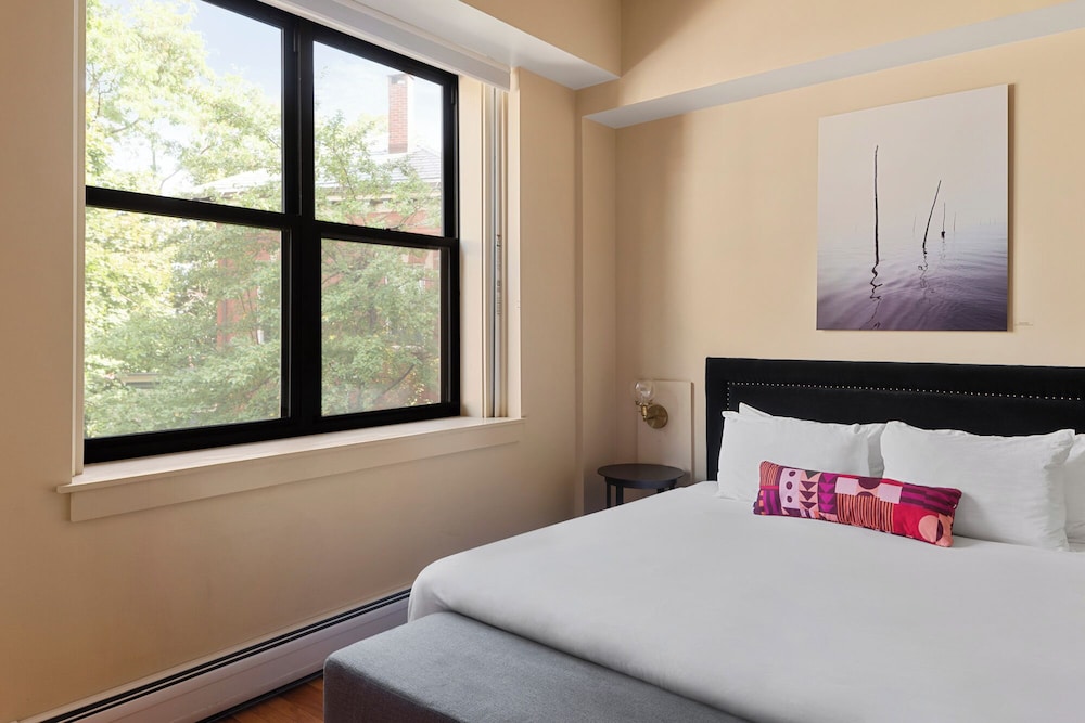 Premier, King Bed, Garden View, Balcony