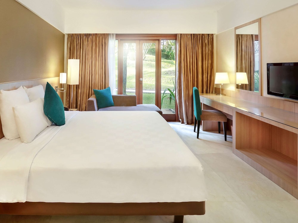 Grand Tropic Suites Hotel Surabaya 13/29