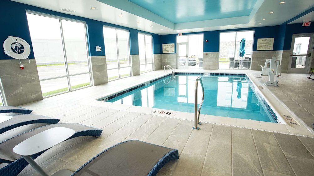Hampton Inn Suites St Clairsville 21/32